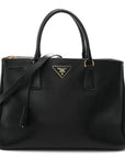 Saffiano Medium Galleria Double Zip Tote Black