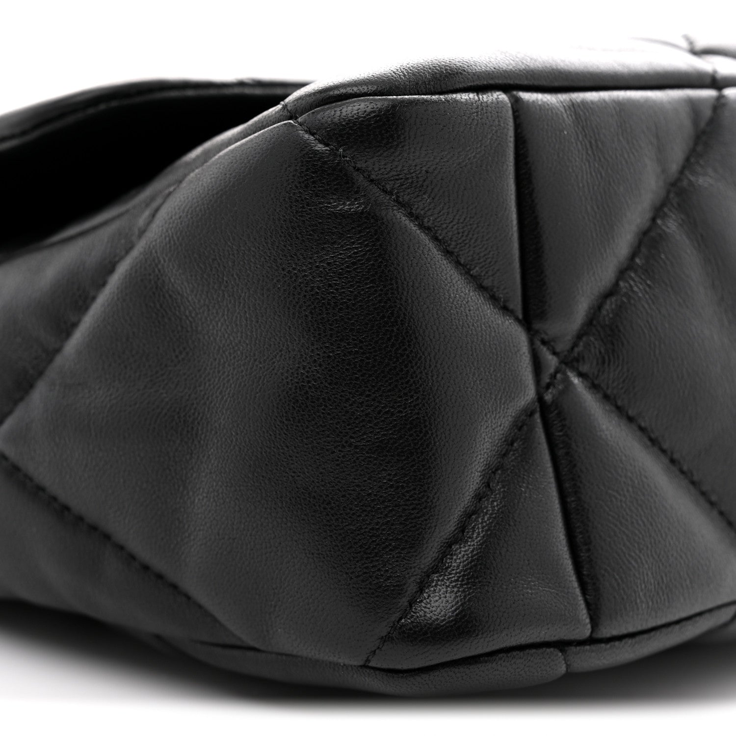 Lambskin Quilted Large CHNL 19 Flap Black