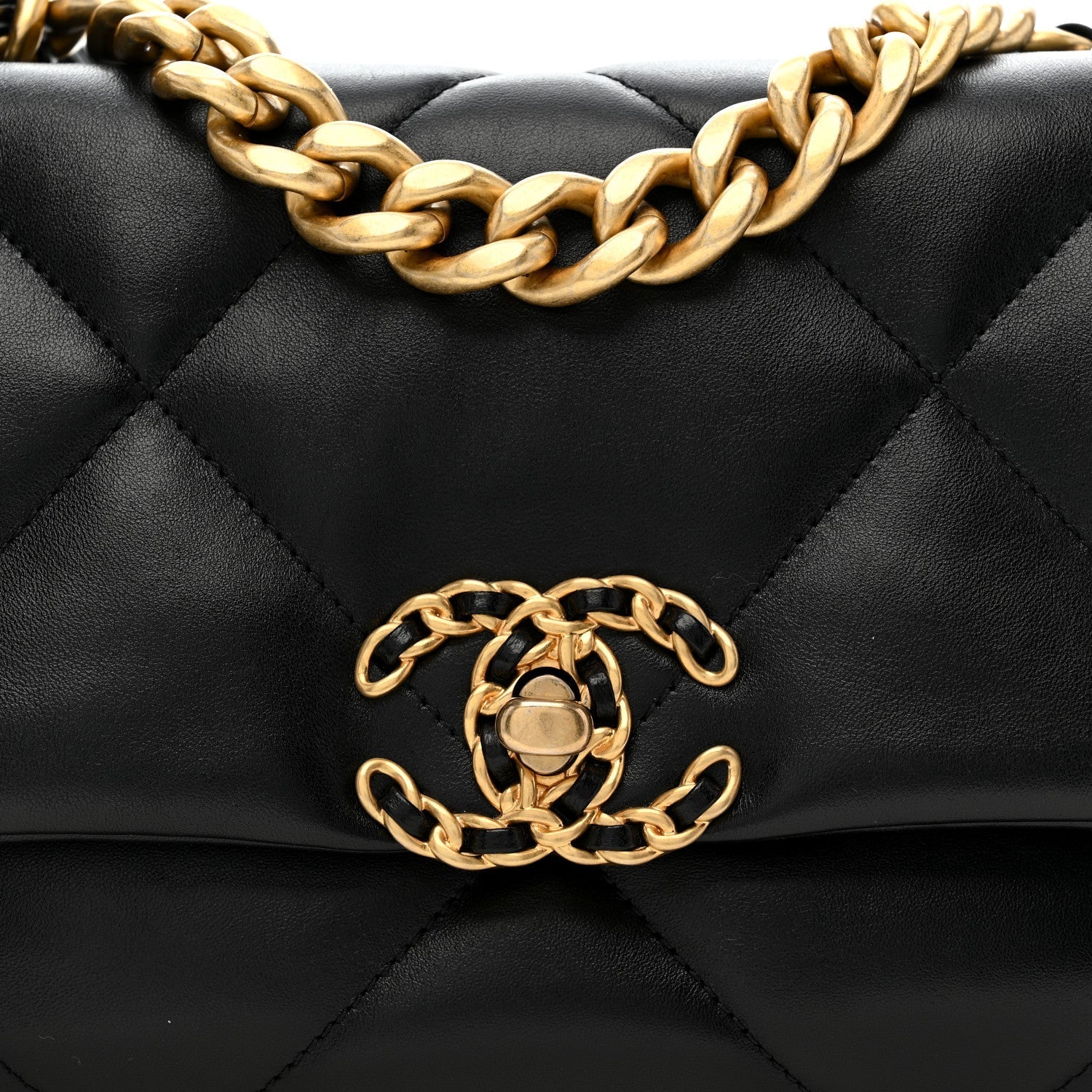 Lambskin Quilted Medium CHNL 19 Flap Black