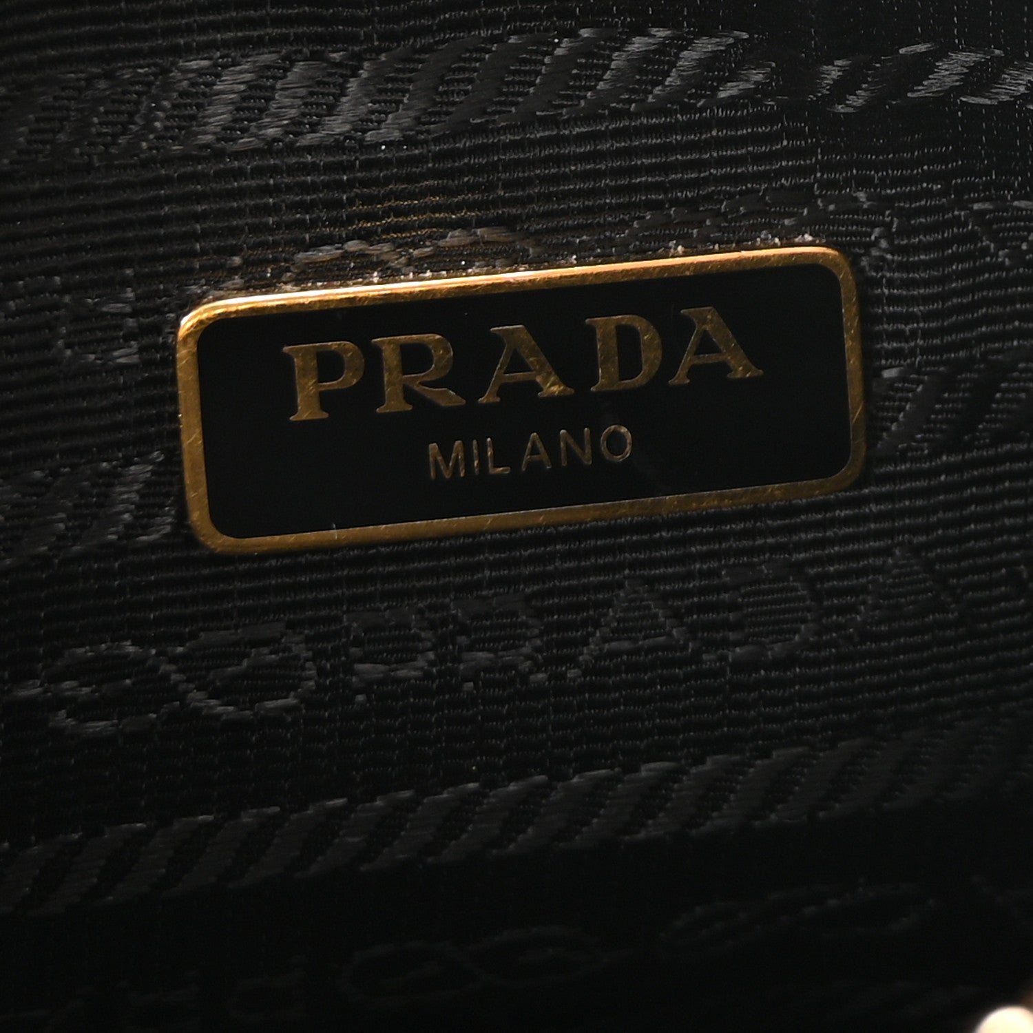 Saffiano Lux Re-Edition 2005 Shoulder Bag Black
