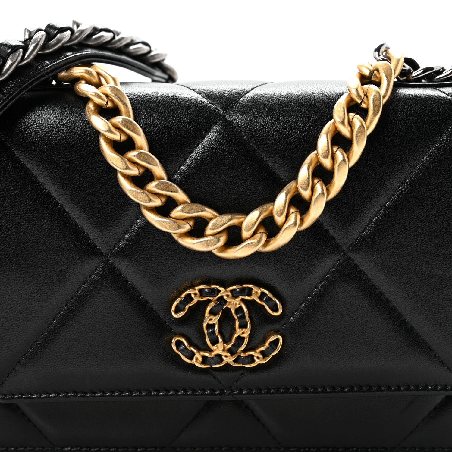 Lambskin Quilted CHNL 19 Wallet On Chain WOC Black