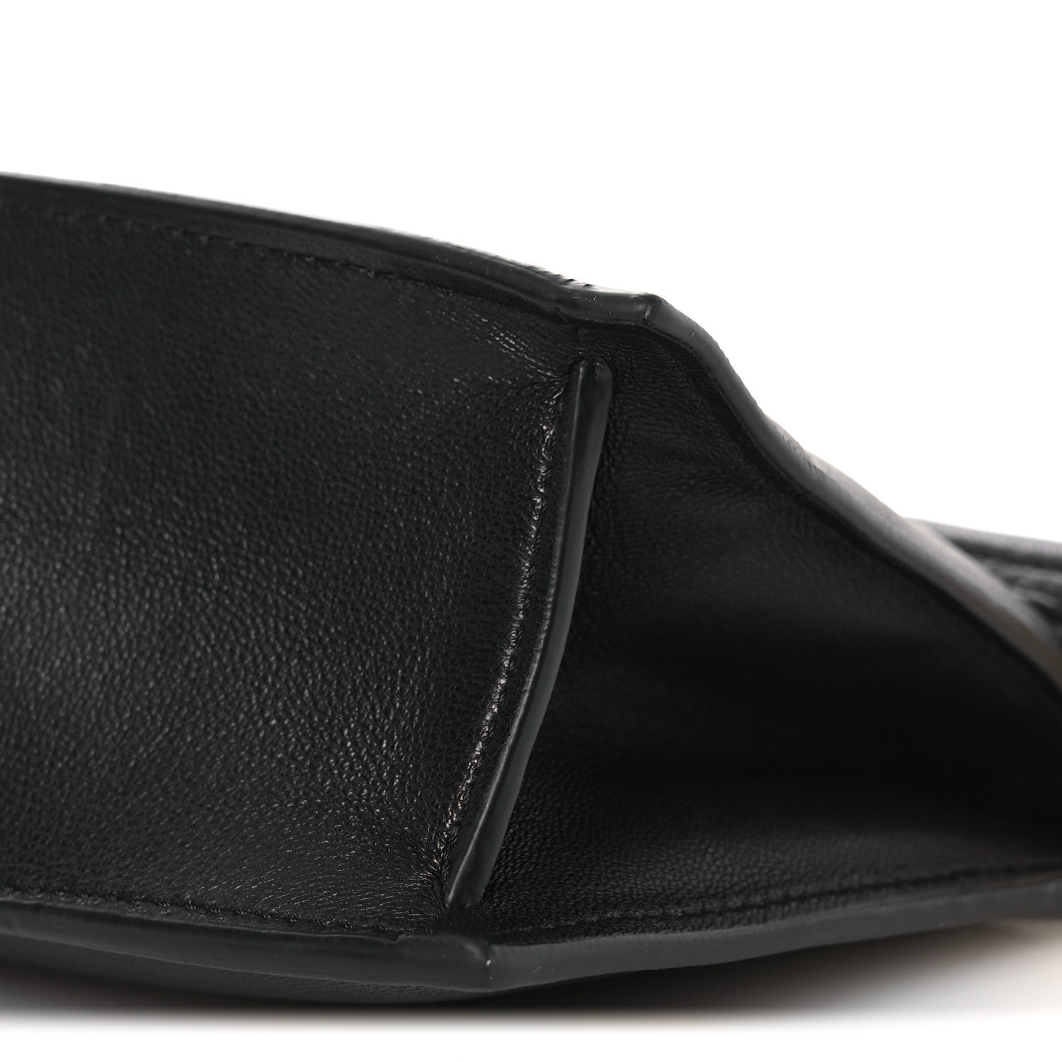 Smooth Calfskin La Pochette Rond Carre Black