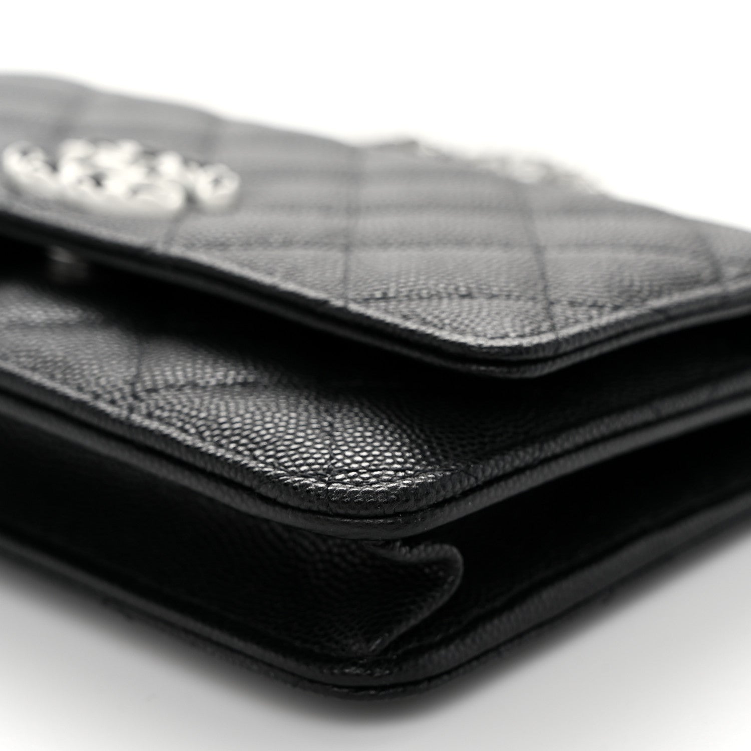 Caviar Quilted CHNL 19 Wallet On Chain WOC Black White