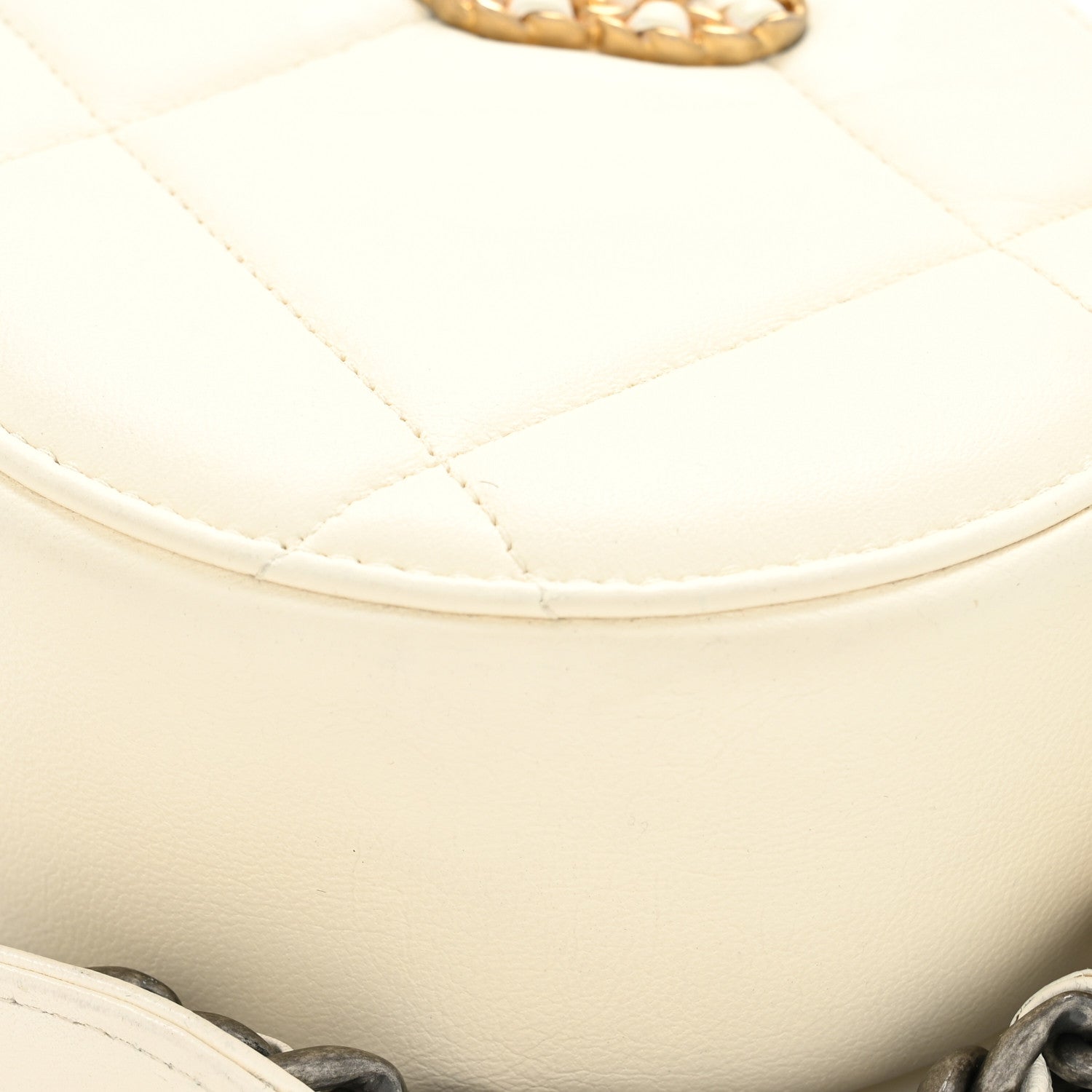 Lambskin Quilted CHNL 19 Round Clutch With Chain White