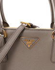 Saffiano Lux Large Galleria Double Zip Tote Argilla
