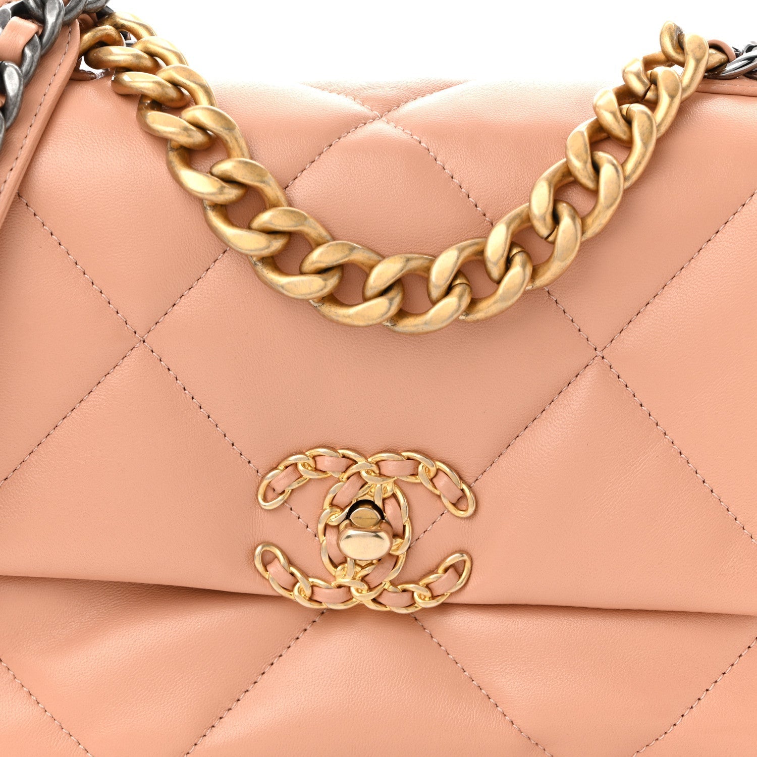 Lambskin Quilted Medium CHNL 19 Flap Beige