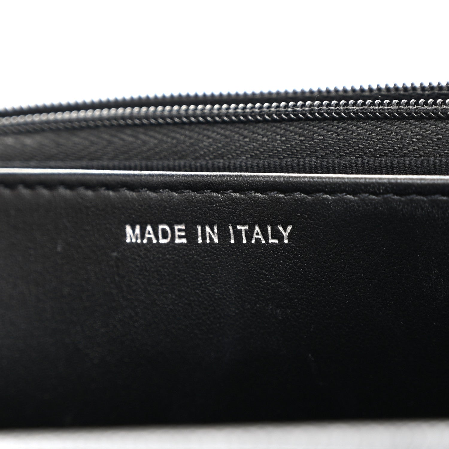 Caviar Quilted CHNL 19 Wallet On Chain WOC Black White
