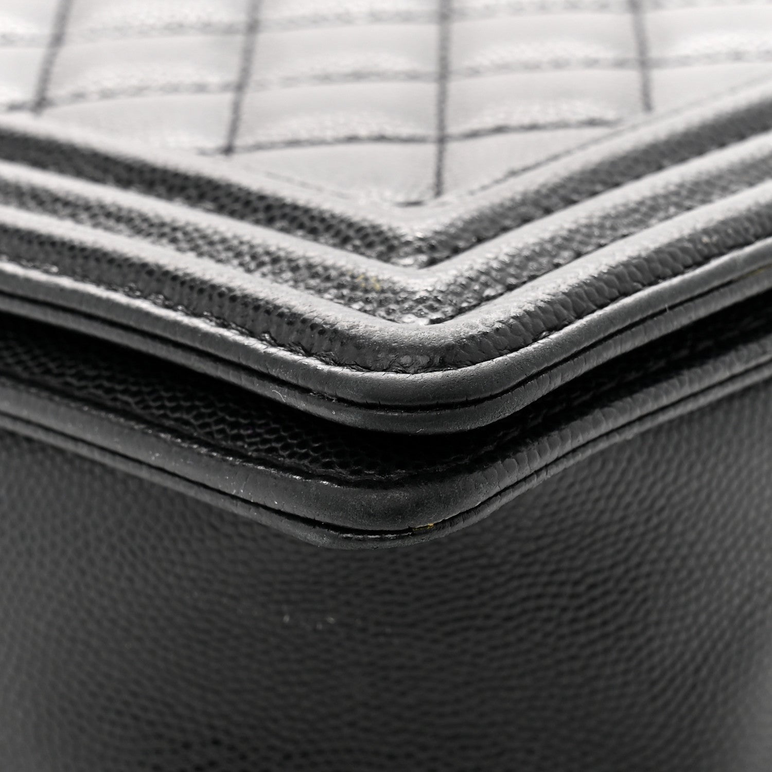 Caviar Quilted New Medium Boy Flap Black