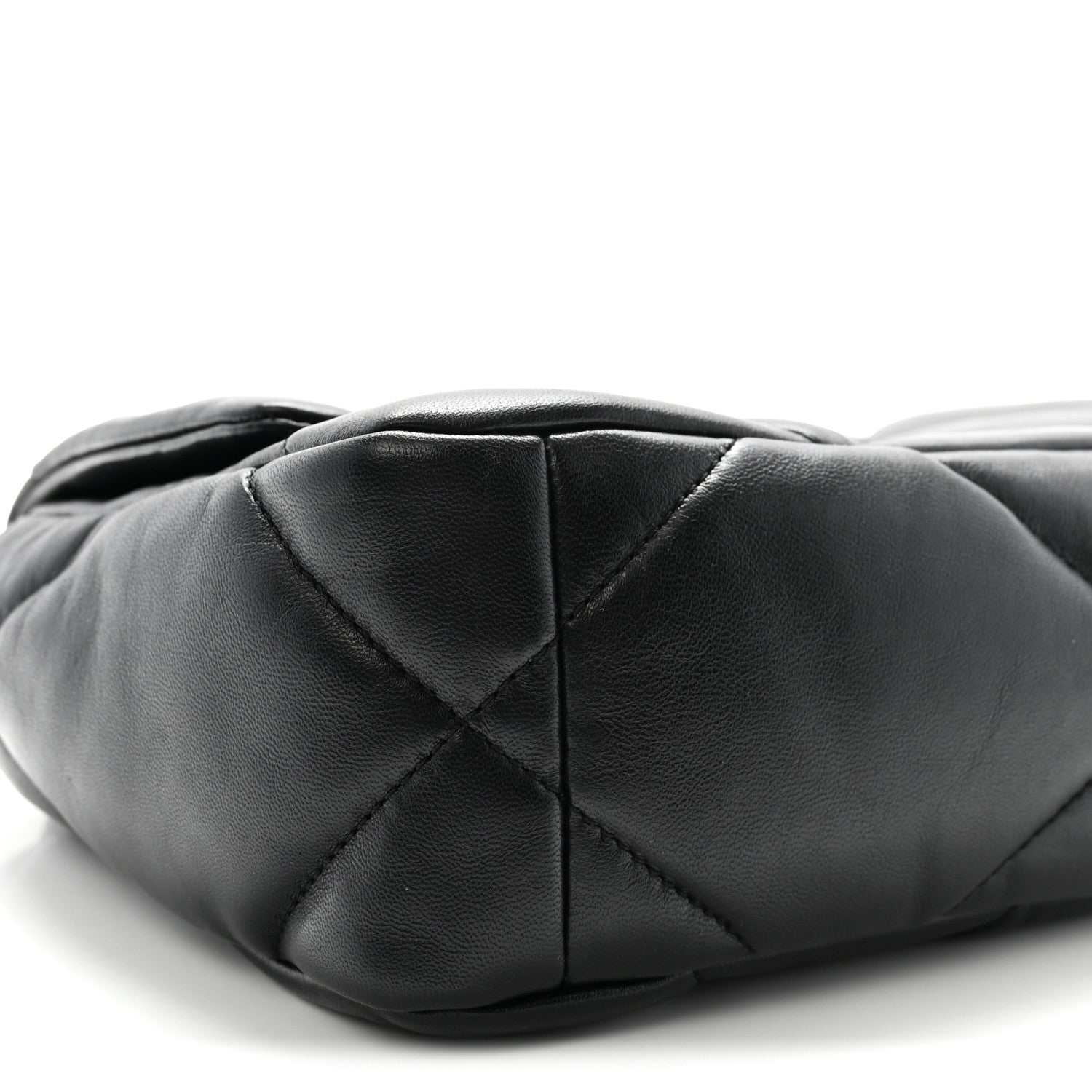 Lambskin Quilted Medium CHNL 19 Flap Black