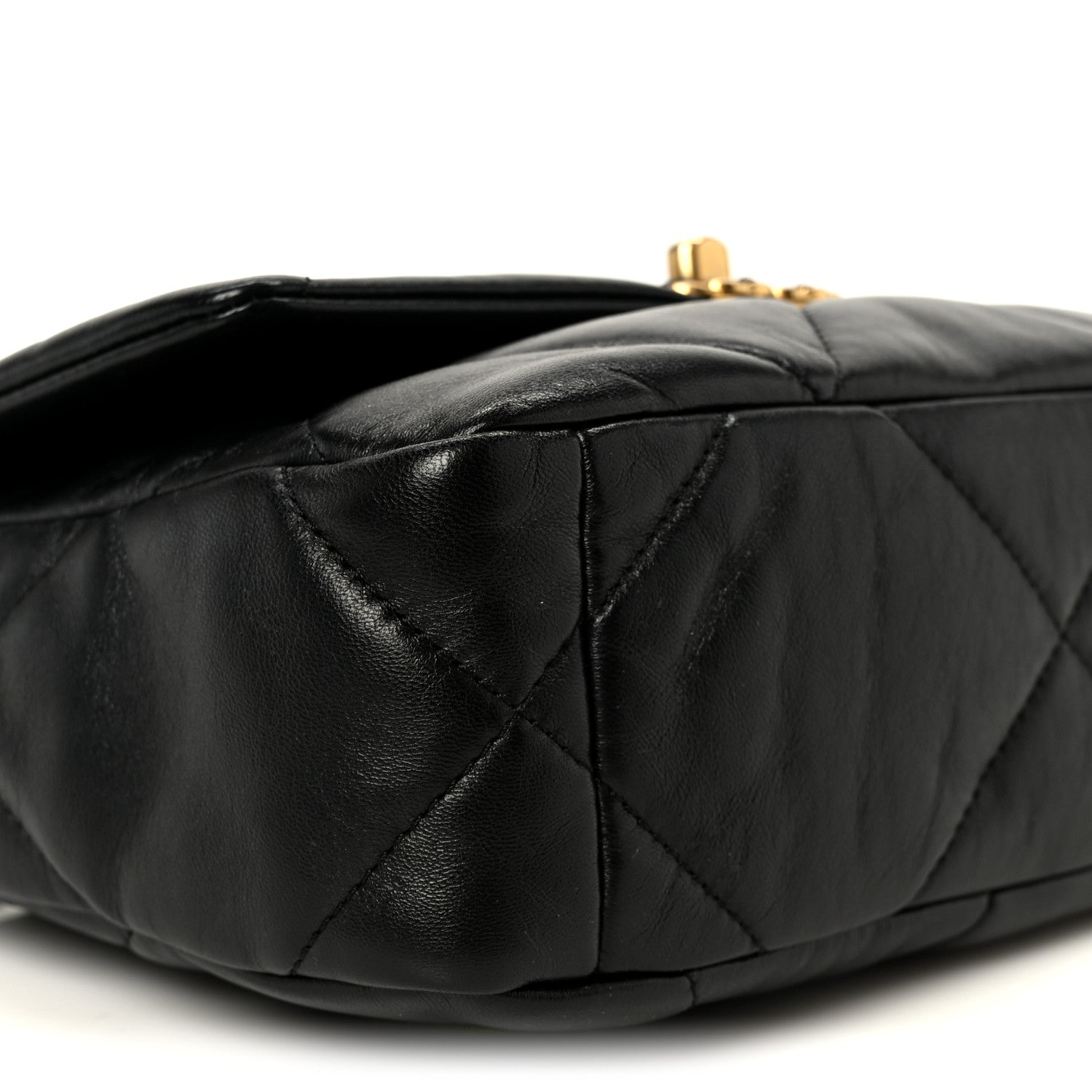 Lambskin Quilted Medium CHNL 19 Flap Black
