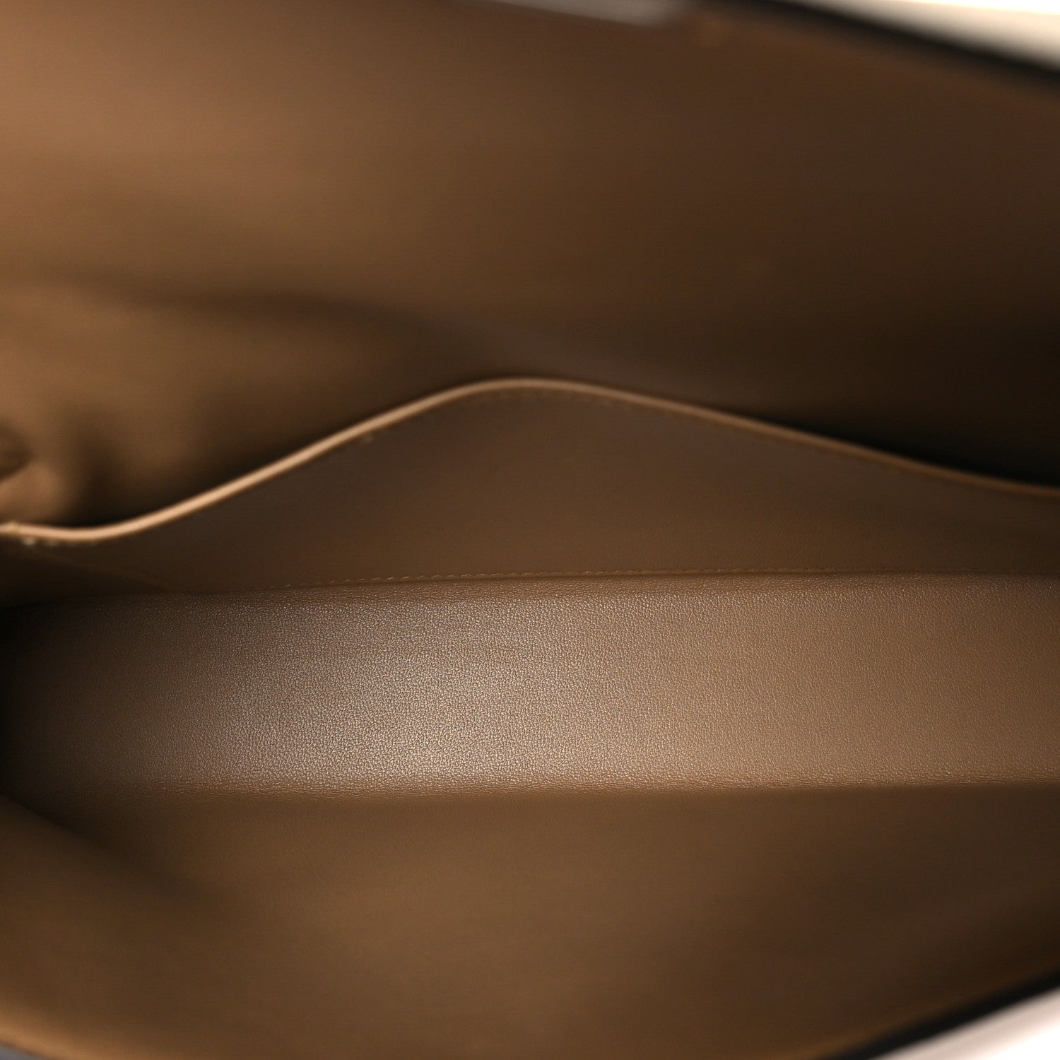 Madame Calfskin Kelly Elan Poussiere