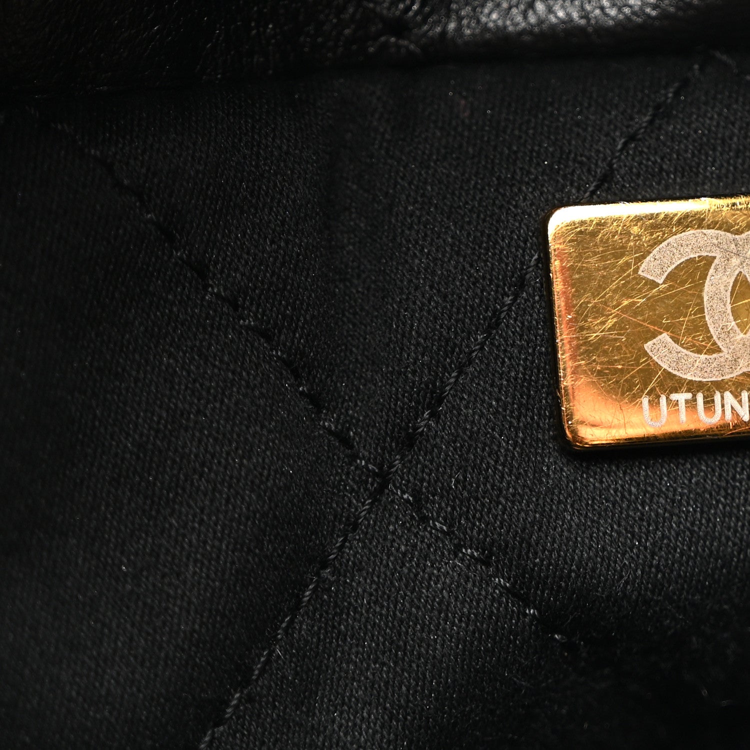 Shiny Calfskin Quilted Mini CHNL 22 Black