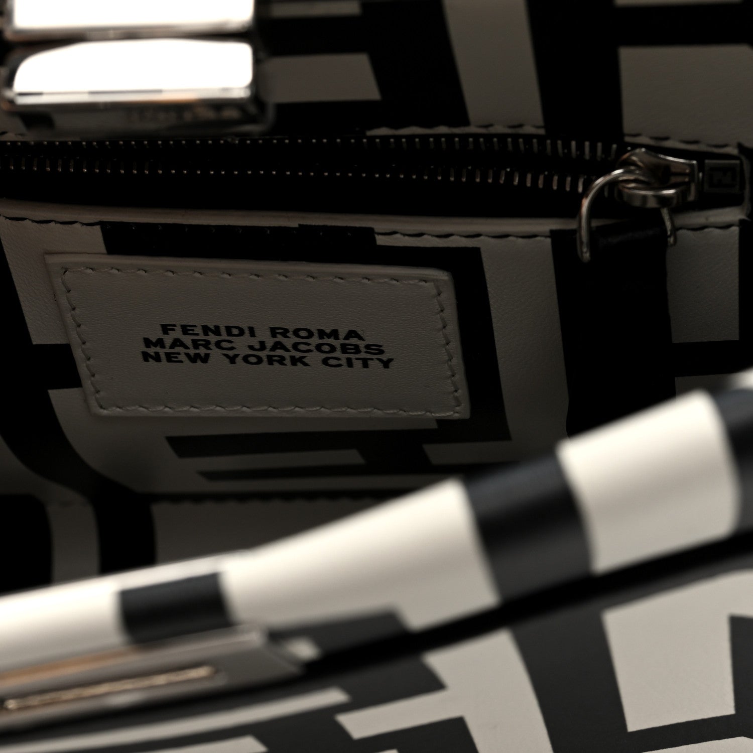 X MARC JACOBS Nappa Mini Peekaboo I SEE U Satchel Black White