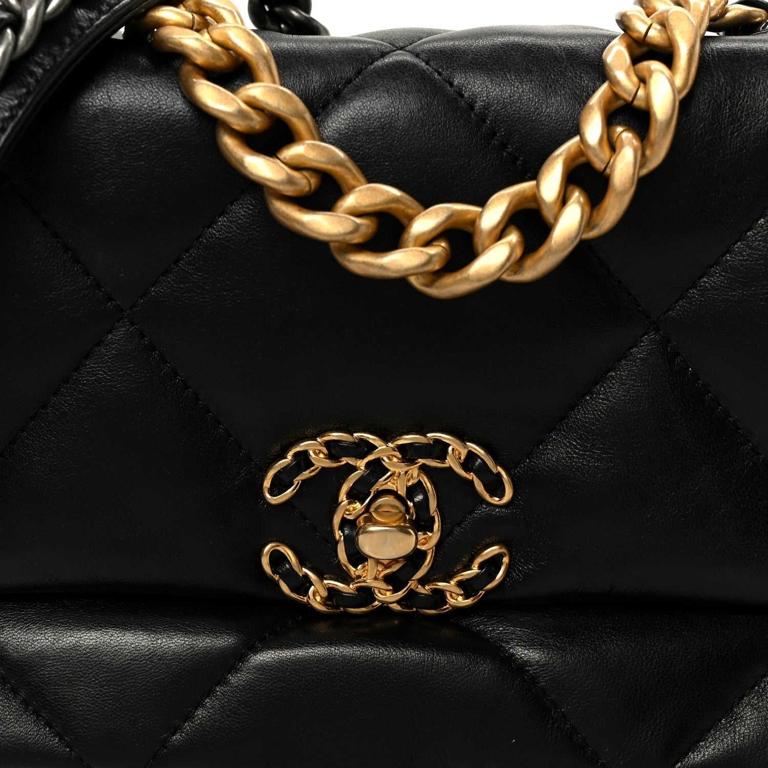 Lambskin Quilted Medium CHNL 19 Flap Black