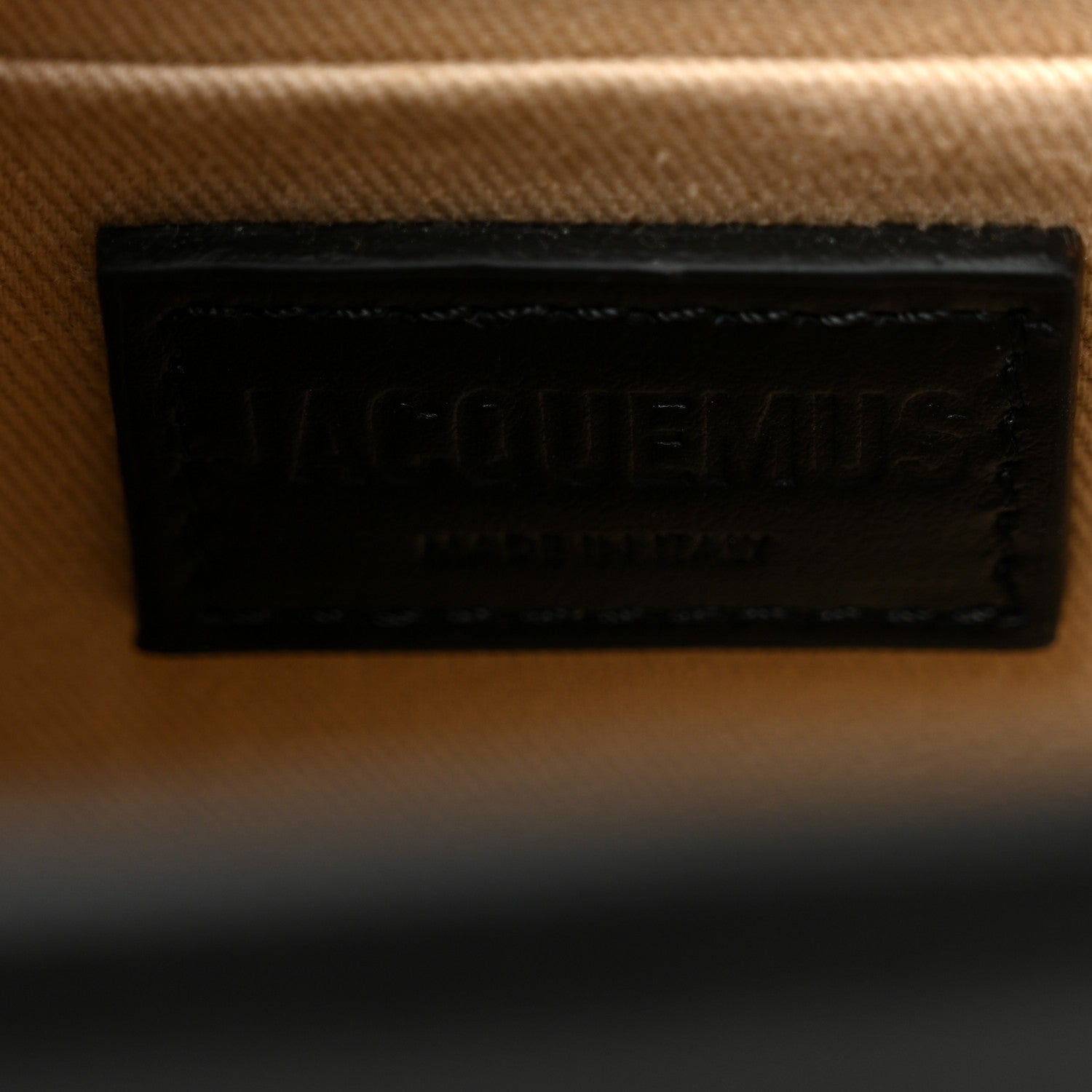 Smooth Calfskin Le Chiquito Moyen Black
