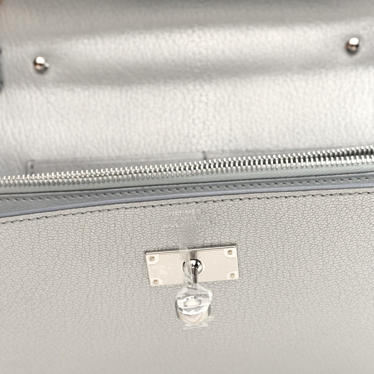 Metallic Chevre Chamkilight Kelly Wallet To Go Argent