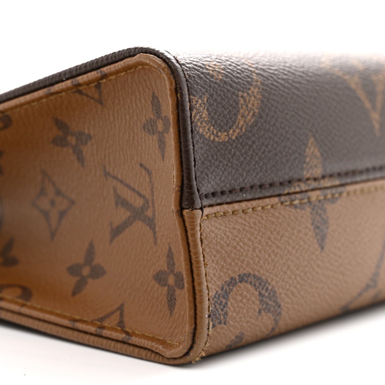 Reverse Monogram Giant Onthego BB