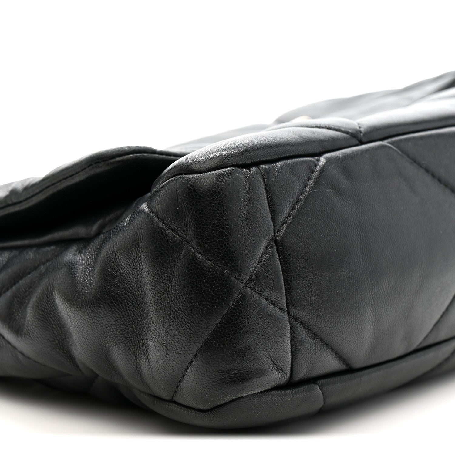 Lambskin Quilted Medium CHNL 19 Flap Black
