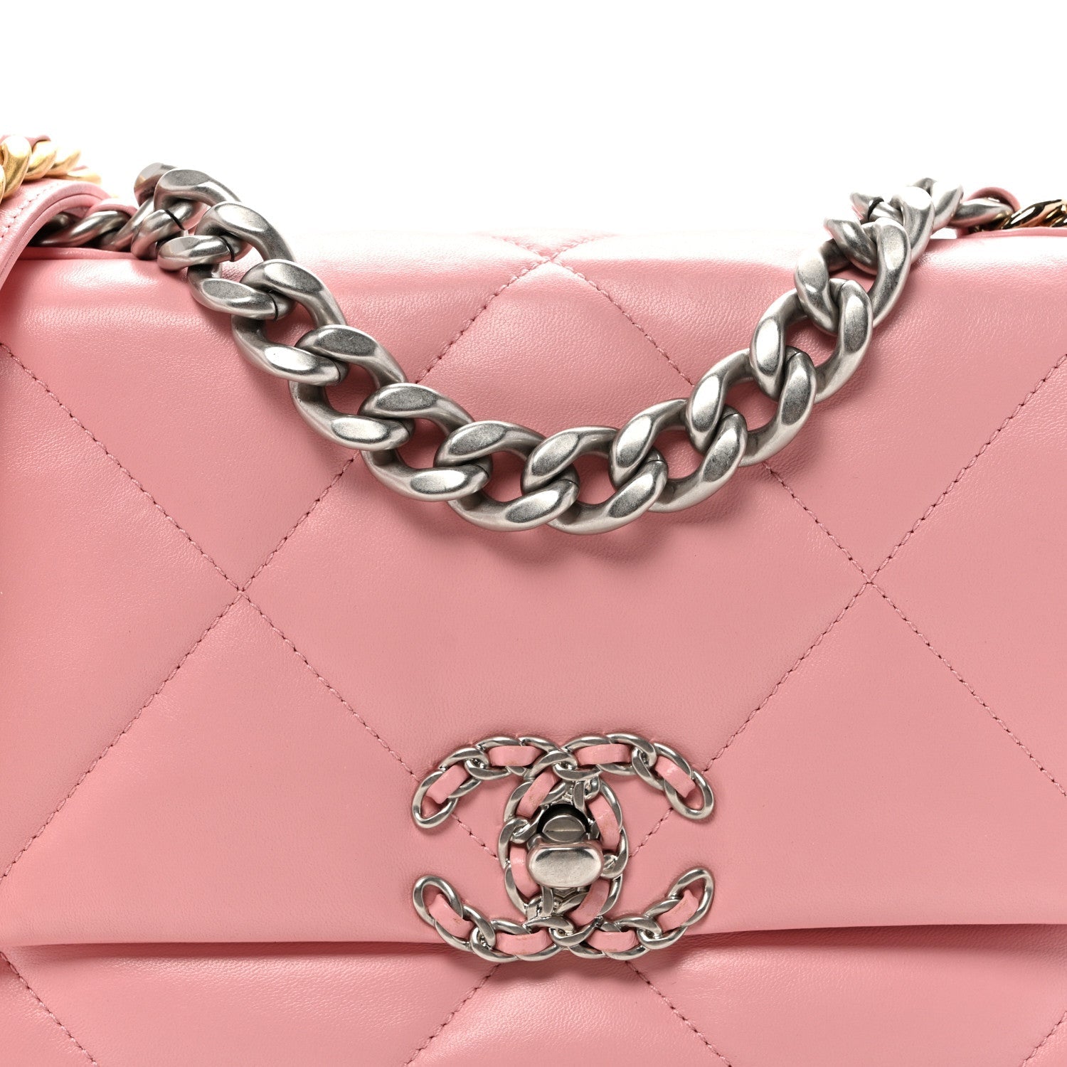Lambskin Quilted Medium CHNL 19 Flap Light Pink