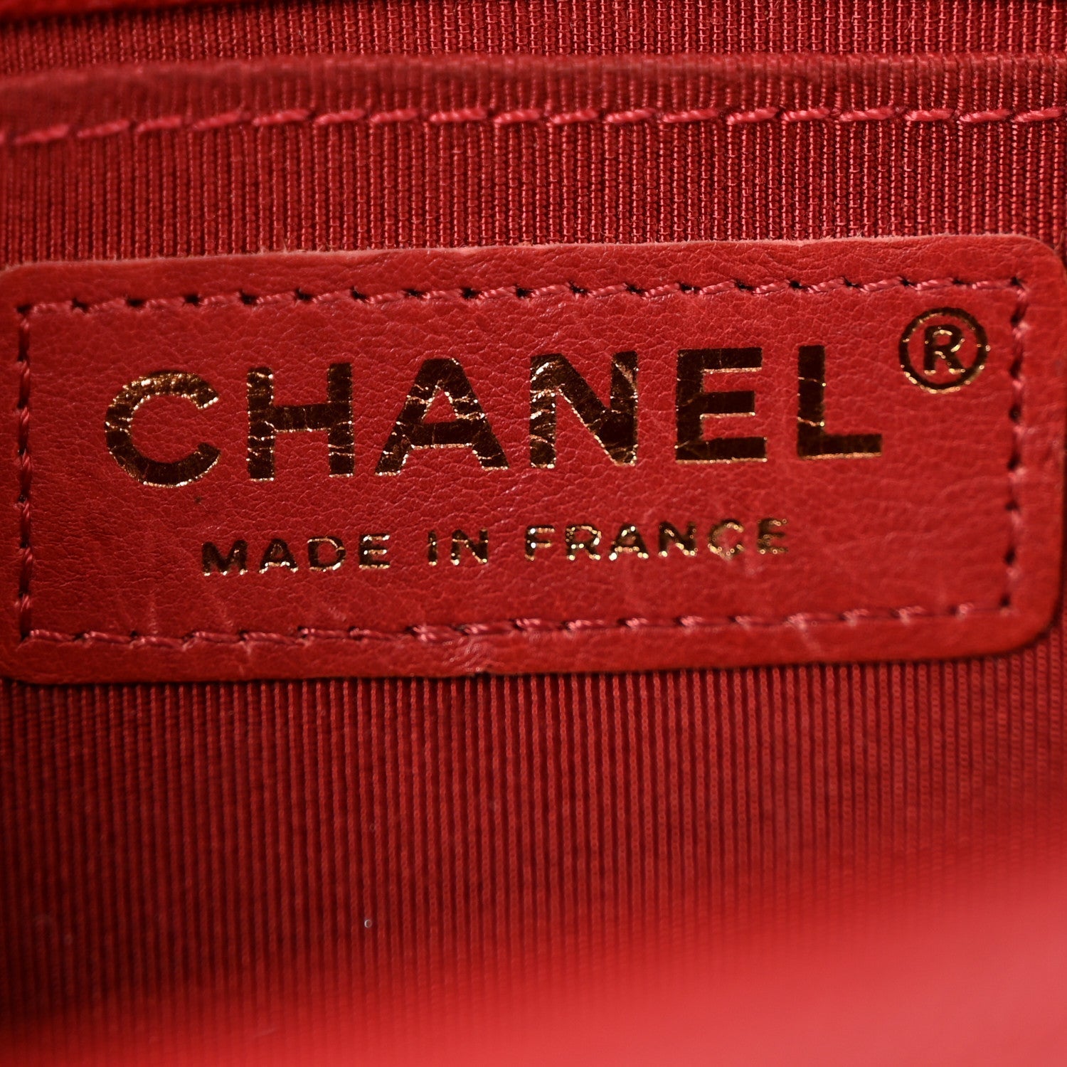 Caviar Quilted Medium Boy Flap Red