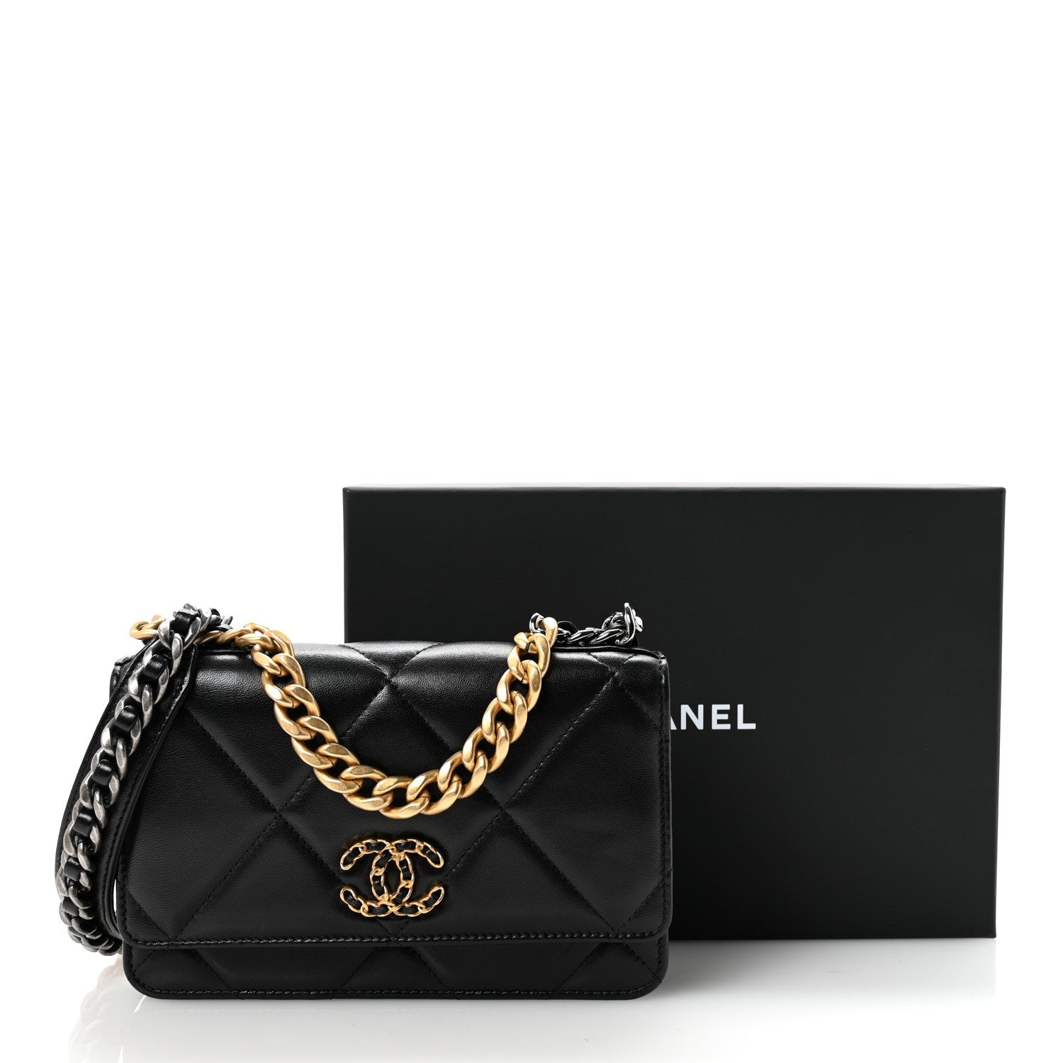 Lambskin Quilted CHNL 19 Wallet On Chain WOC Black