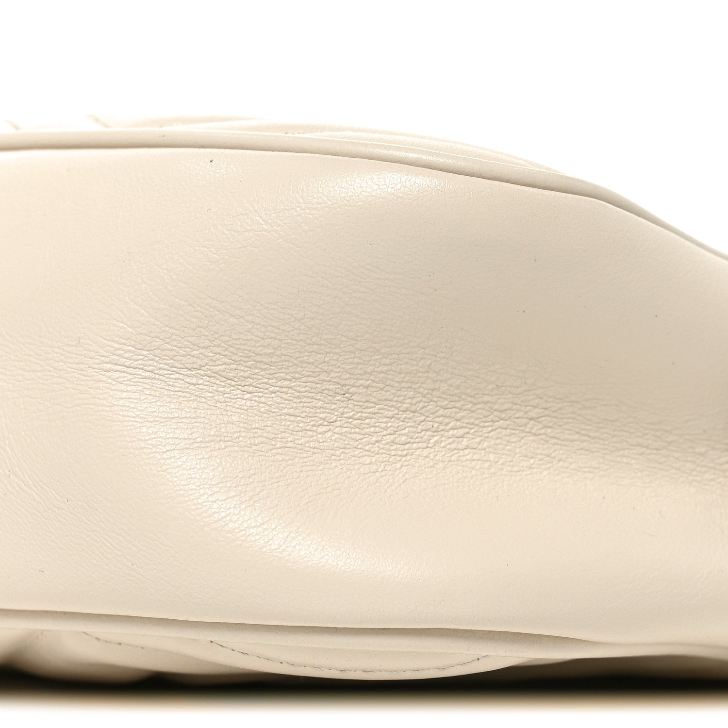 Calfskin Matelasse Small GG Marmont Chain Shoulder Bag White