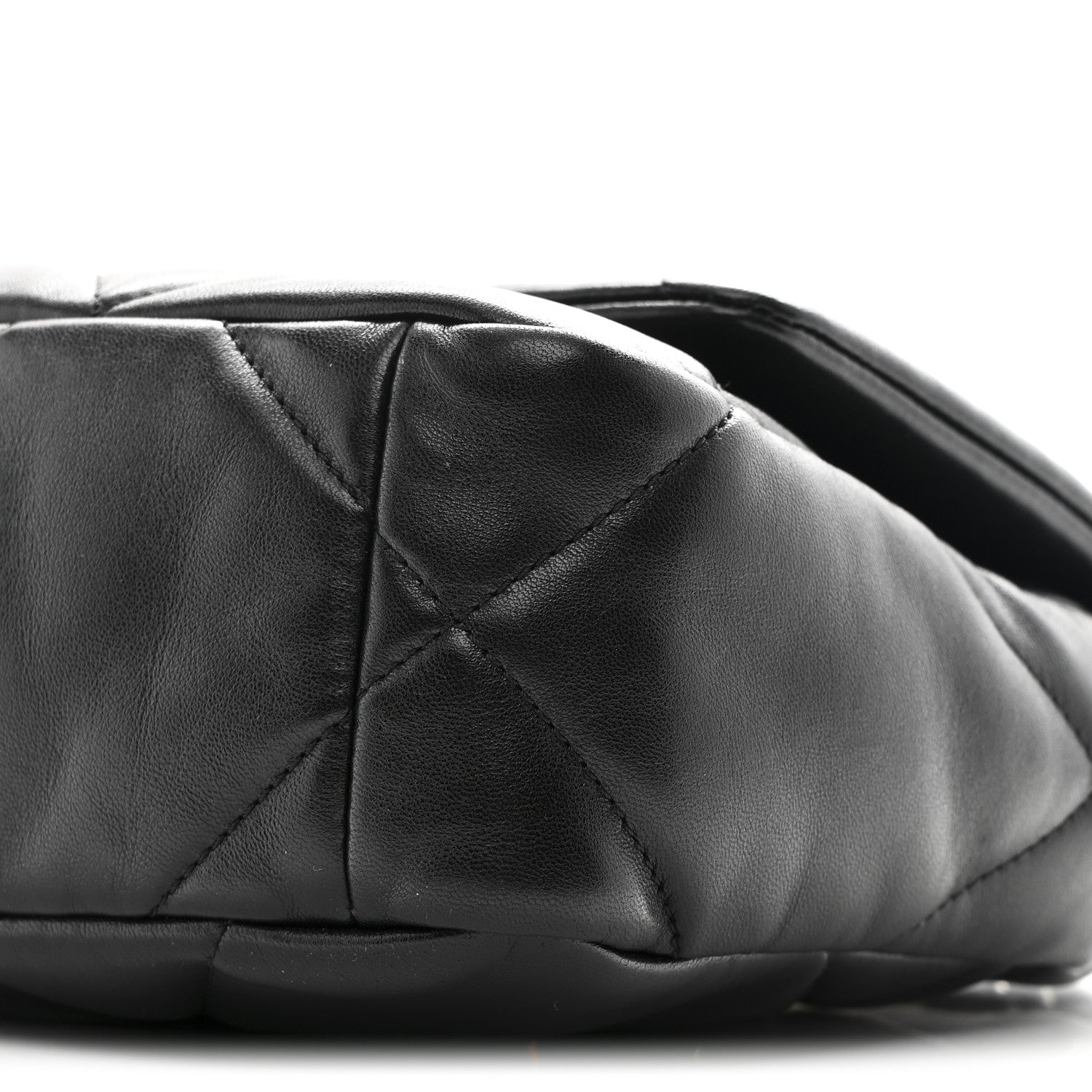 Lambskin Quilted Medium CHNL 19 Flap Black