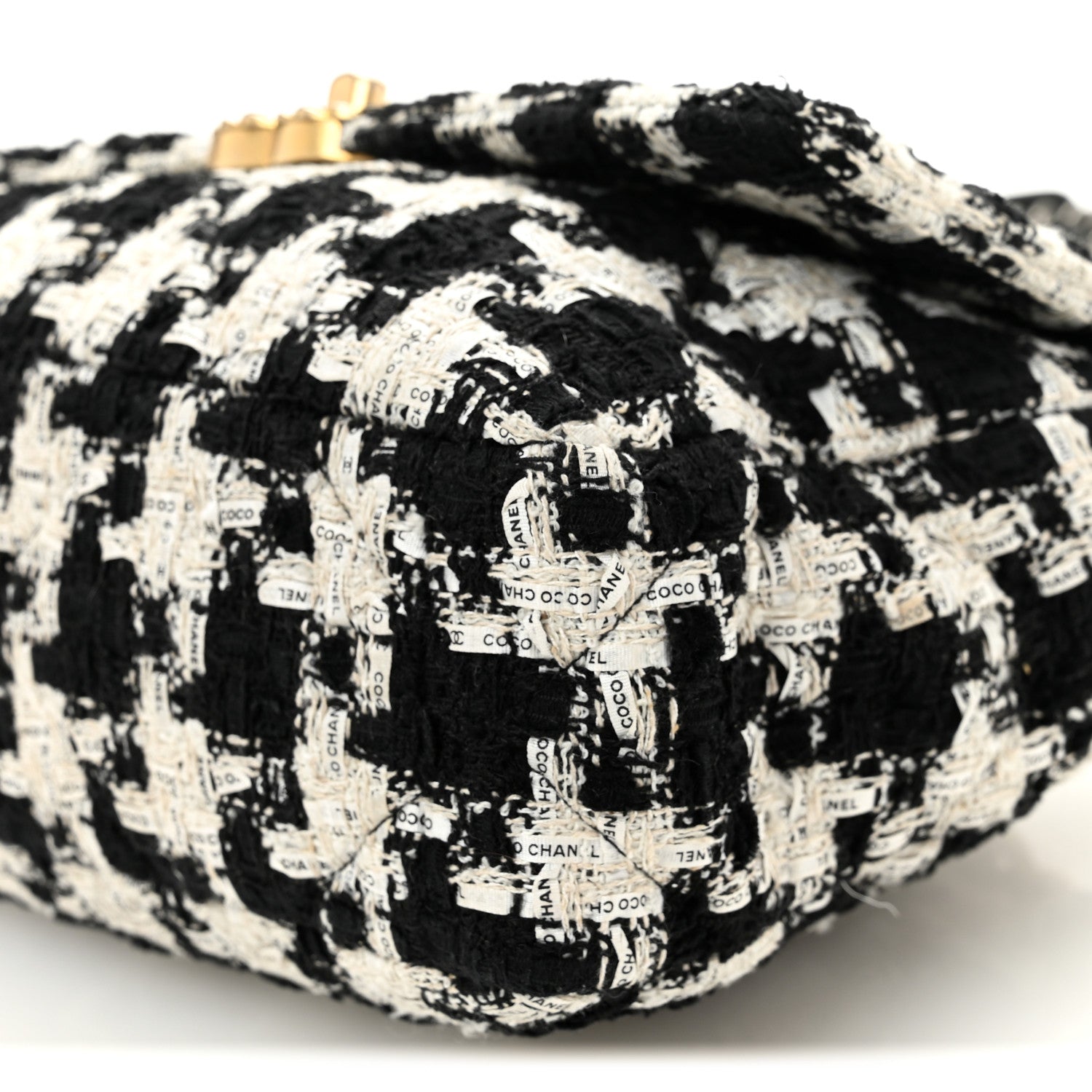 Tweed Quilted Medium CHNL 19 Flap Black Ecru White