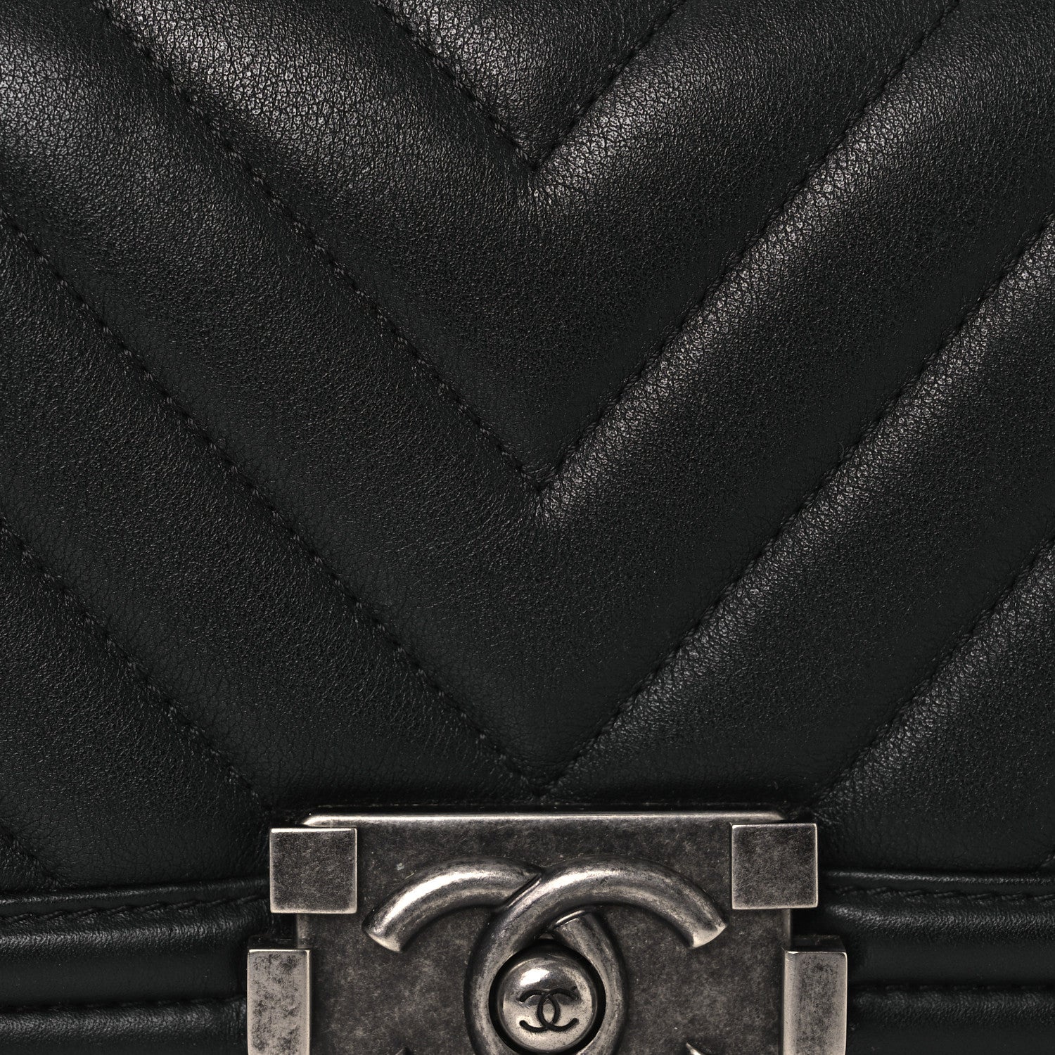 Lambskin Chevron Quilted Small Boy Flap Black