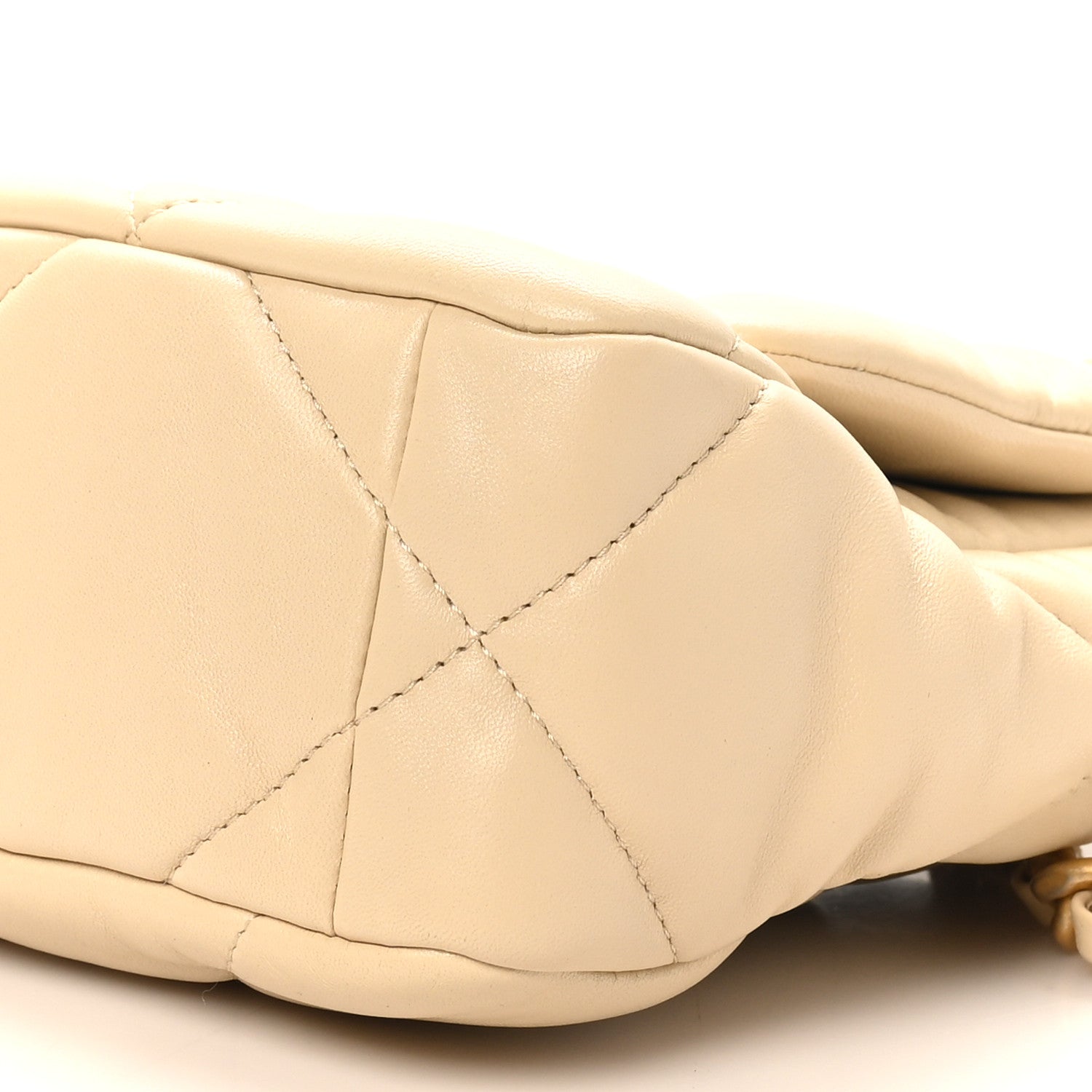 Lambskin Quilted Medium CHNL 19 Flap Beige