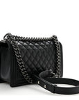 Caviar Quilted Medium Boy Flap Black
