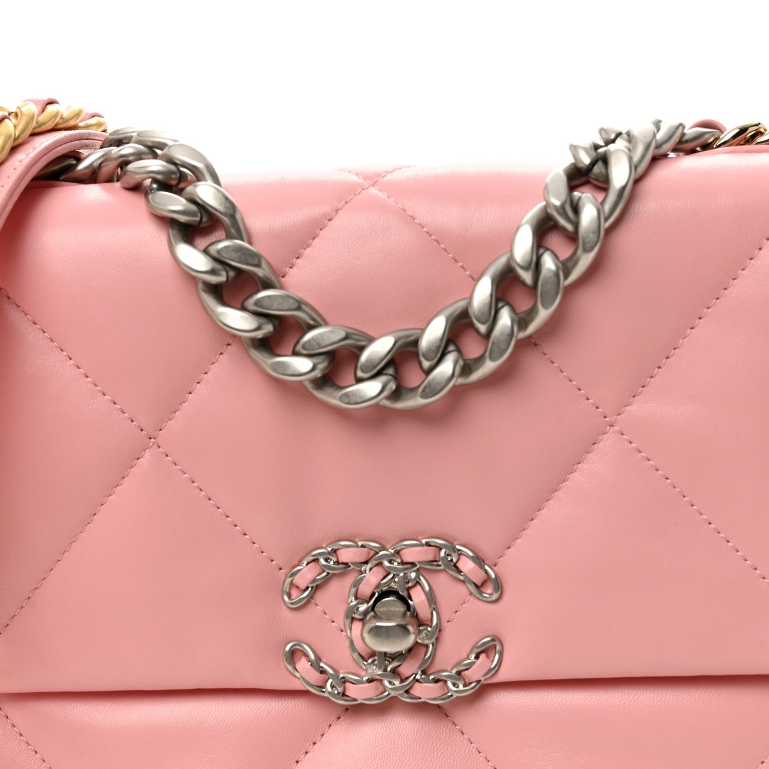 Lambskin Quilted Medium CHNL 19 Flap Pink
