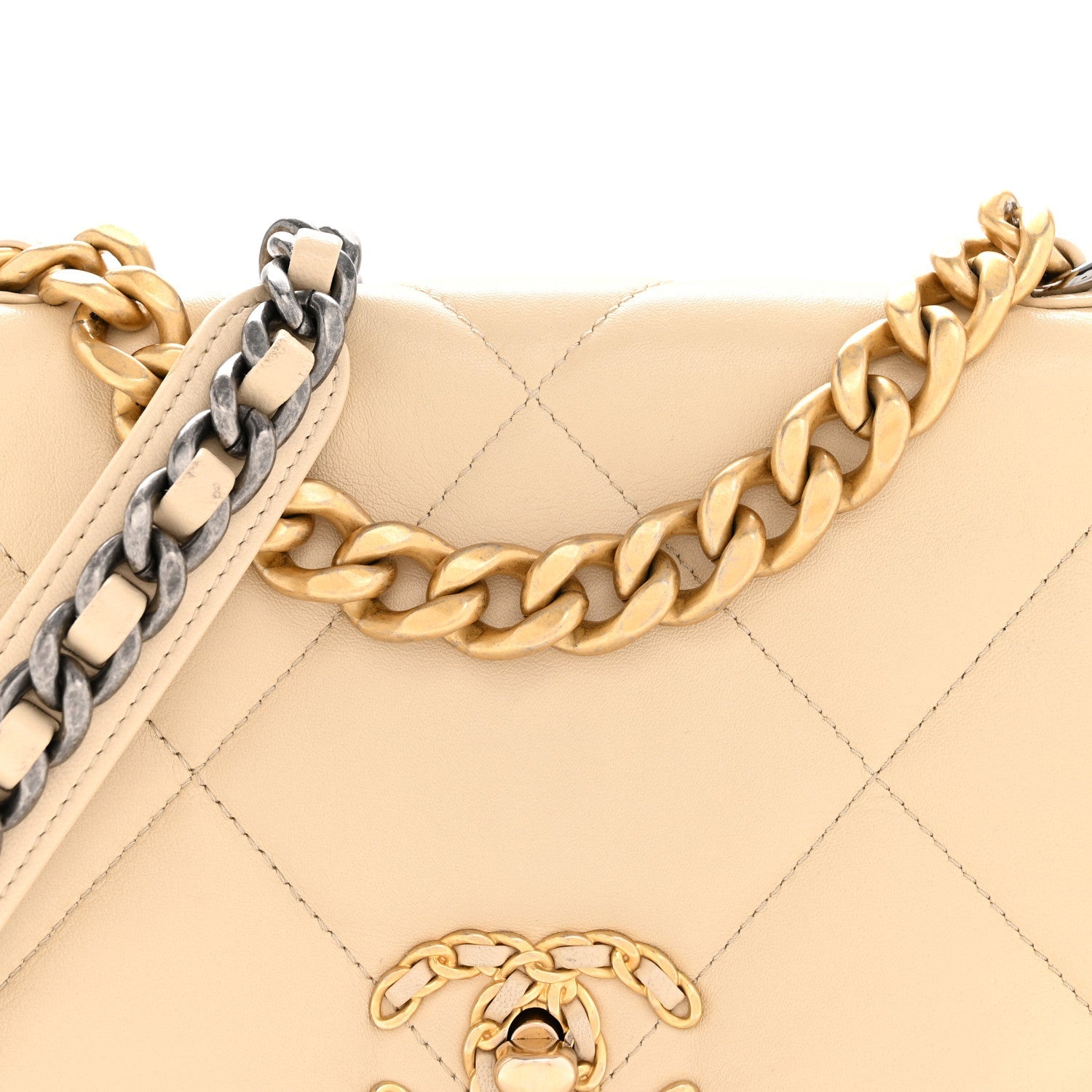 Lambskin Quilted Medium CHNL 19 Flap Beige