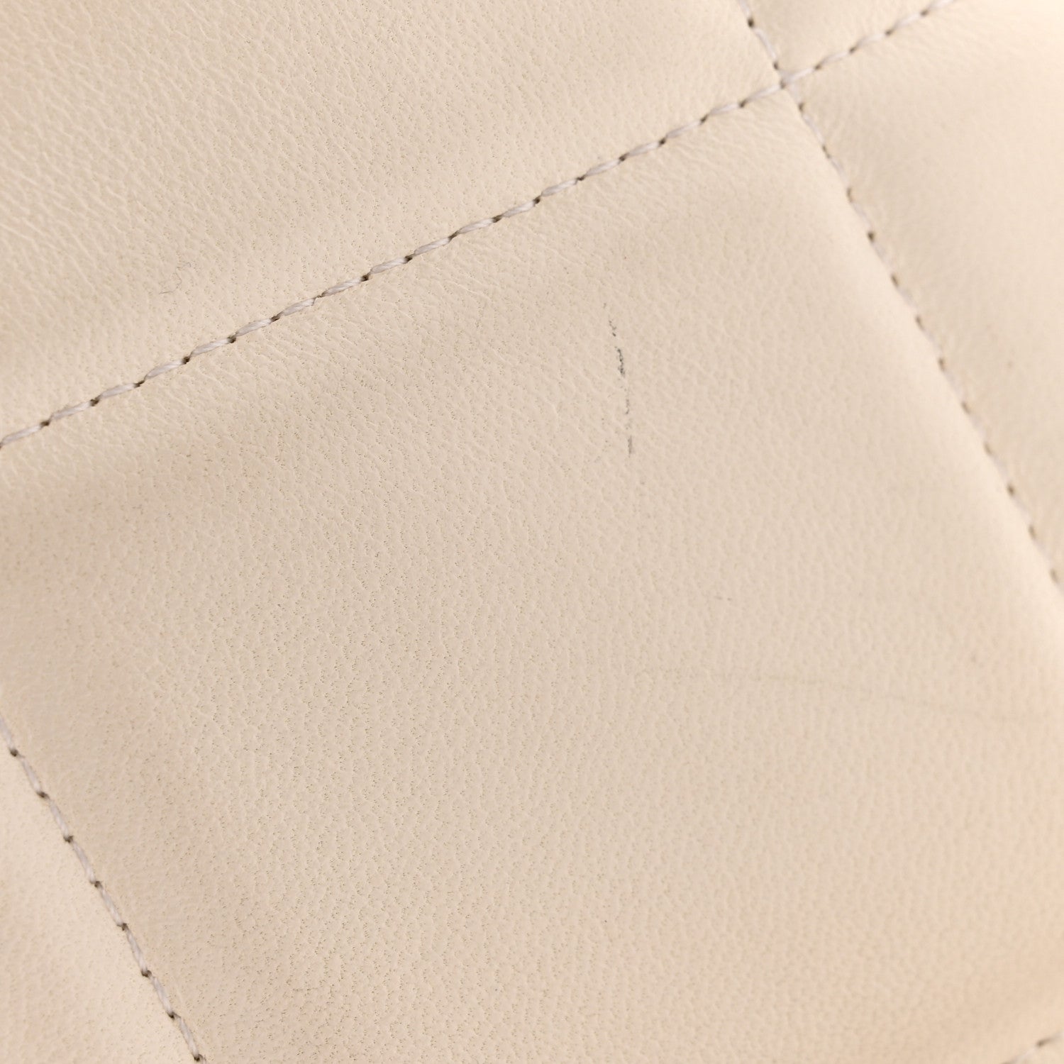 Lambskin Quilted CHNL 19 Round Clutch With Chain White