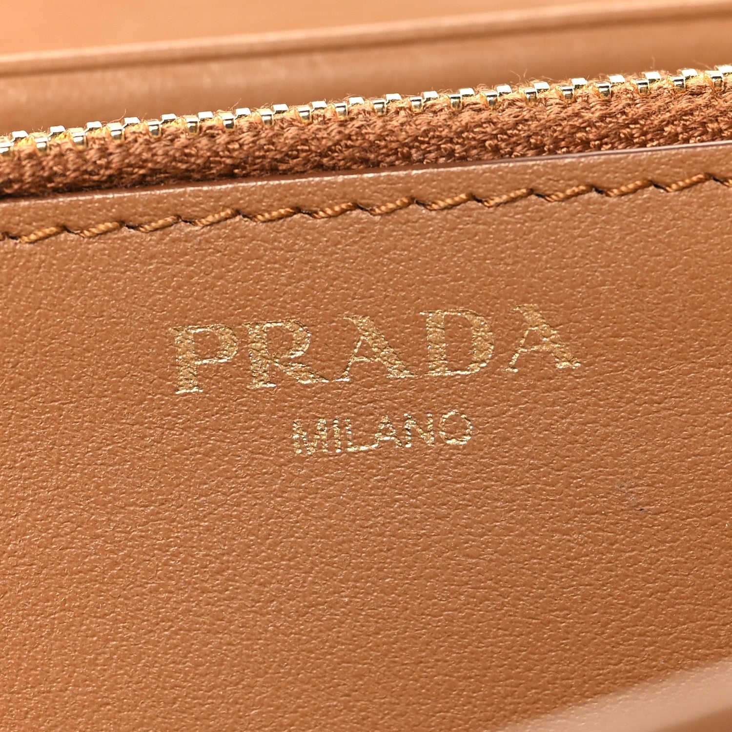 Vitello Move Metal Oro Chain Wallet Caramel