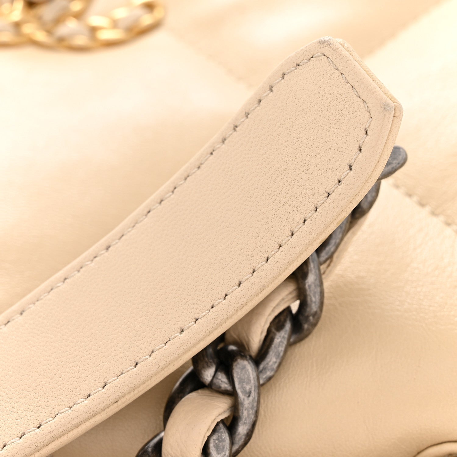 Lambskin Quilted Medium CHNL 19 Flap Beige