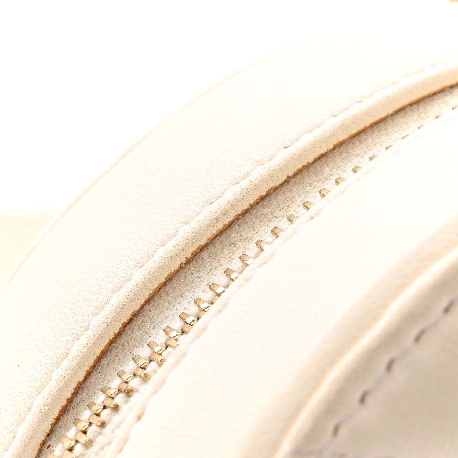 Lambskin Quilted CHNL 19 Round Clutch With Chain White