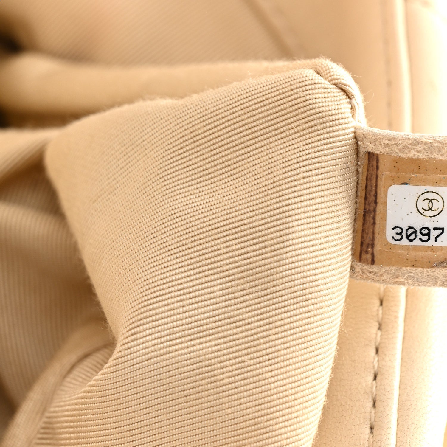 Lambskin Quilted Medium CHNL 19 Flap Light Beige