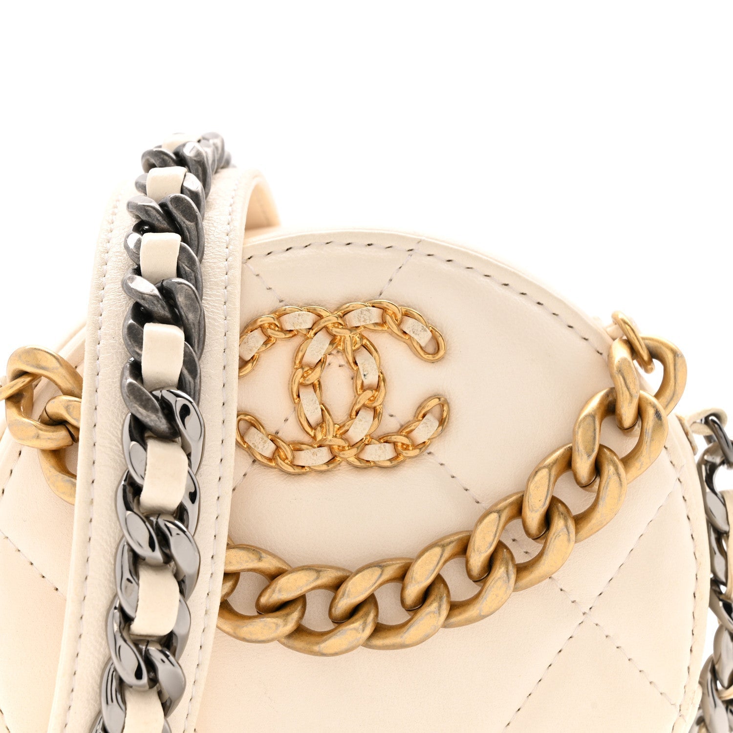 Lambskin Quilted CHNL 19 Round Clutch With Chain White