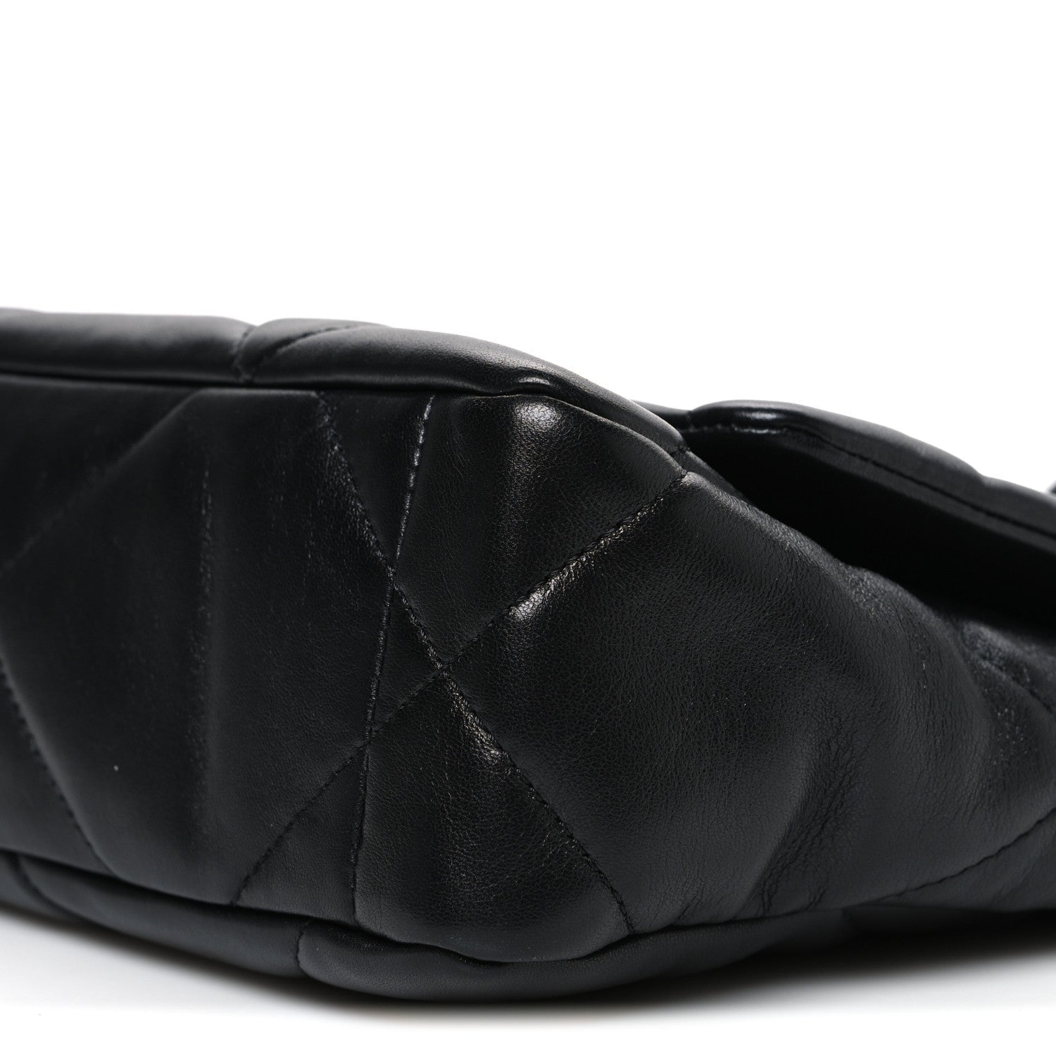 Lambskin Quilted Medium CHNL 19 Flap Black