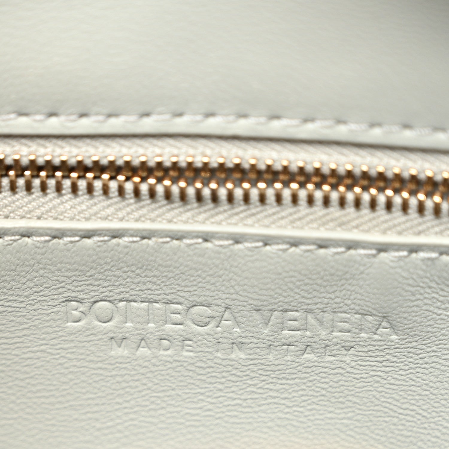 Lambskin Intrecciato Small Getaway Agate Grey