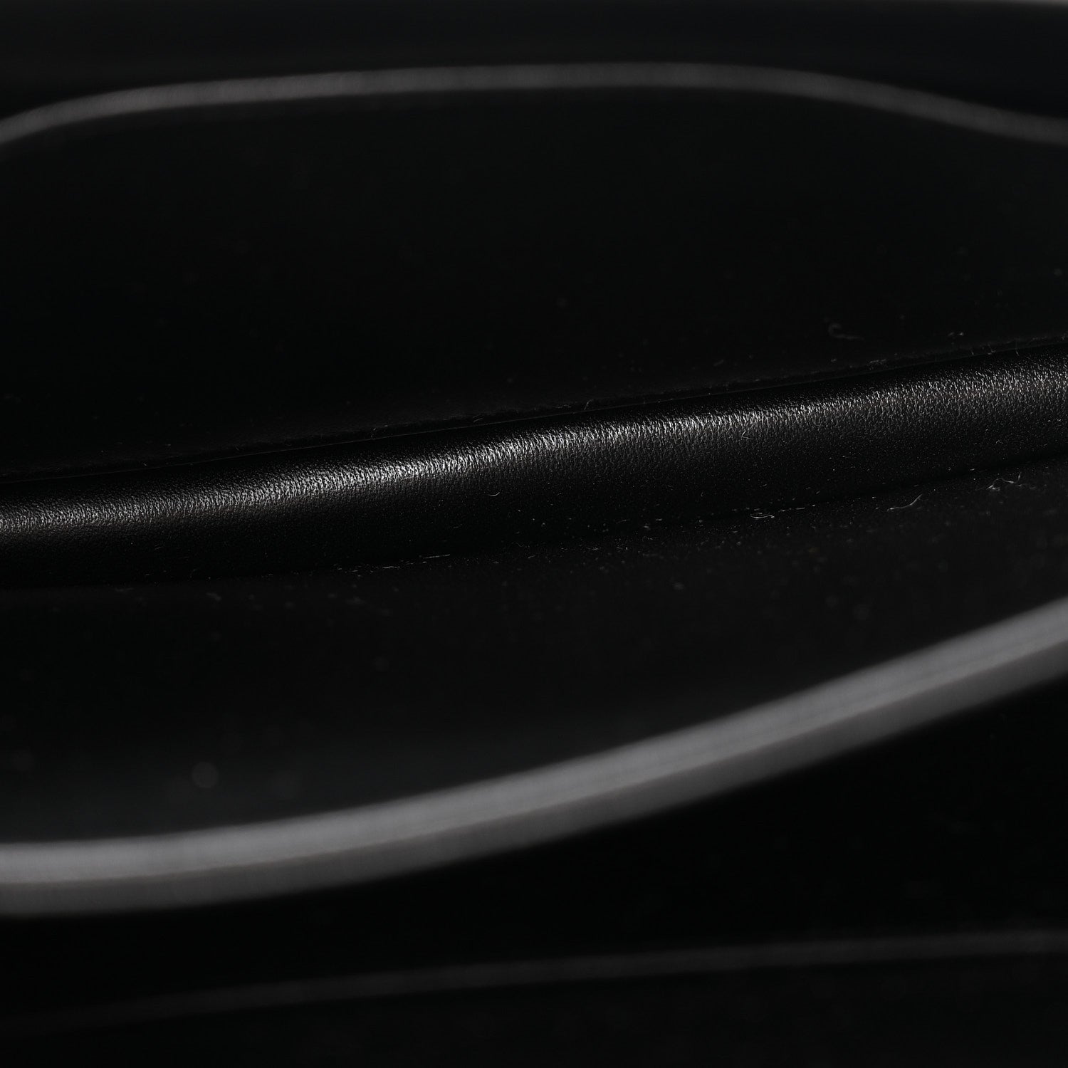 Matte Alligator Constance 18 Black