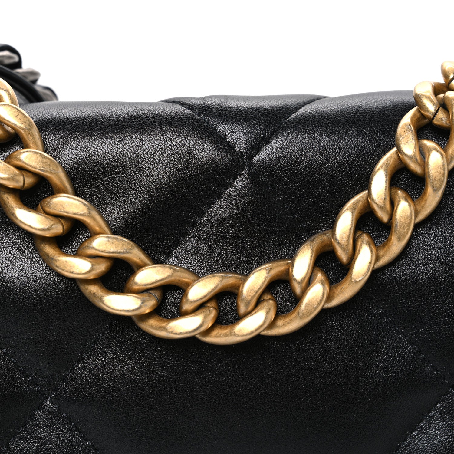 Lambskin Quilted Medium CHNL 19 Flap Black