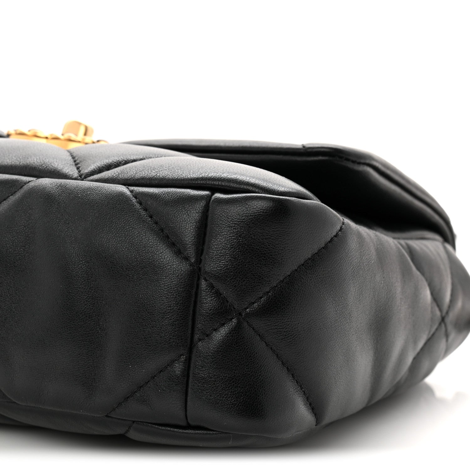 Lambskin Quilted Medium CHNL 19 Flap Black