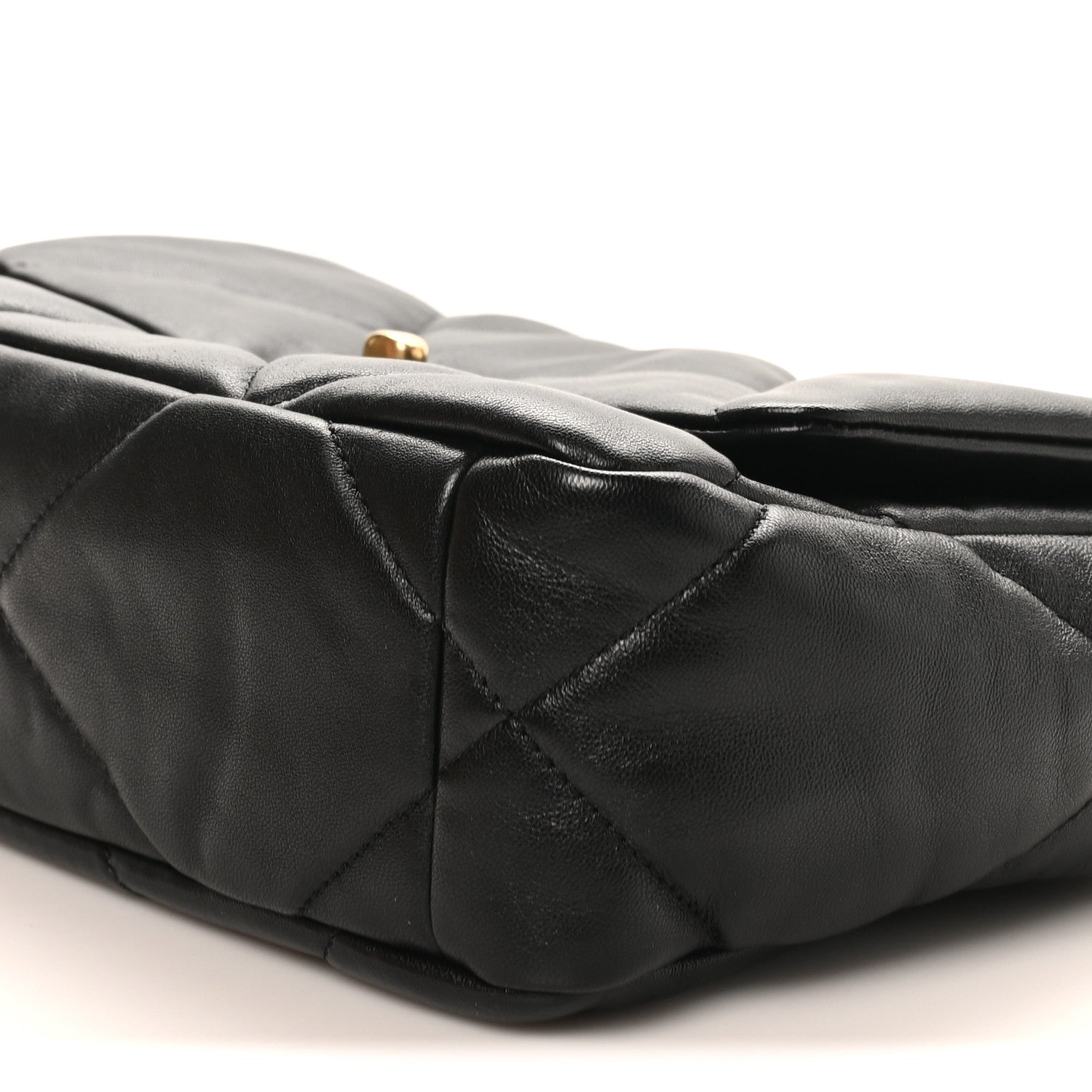 Lambskin Quilted Medium CHNL 19 Flap Black