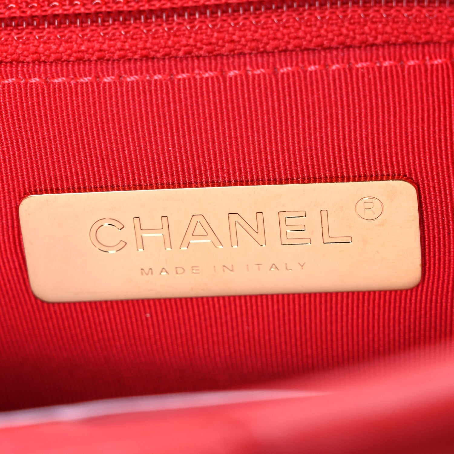 Lambskin Quilted Medium CHNL 19 Flap Red