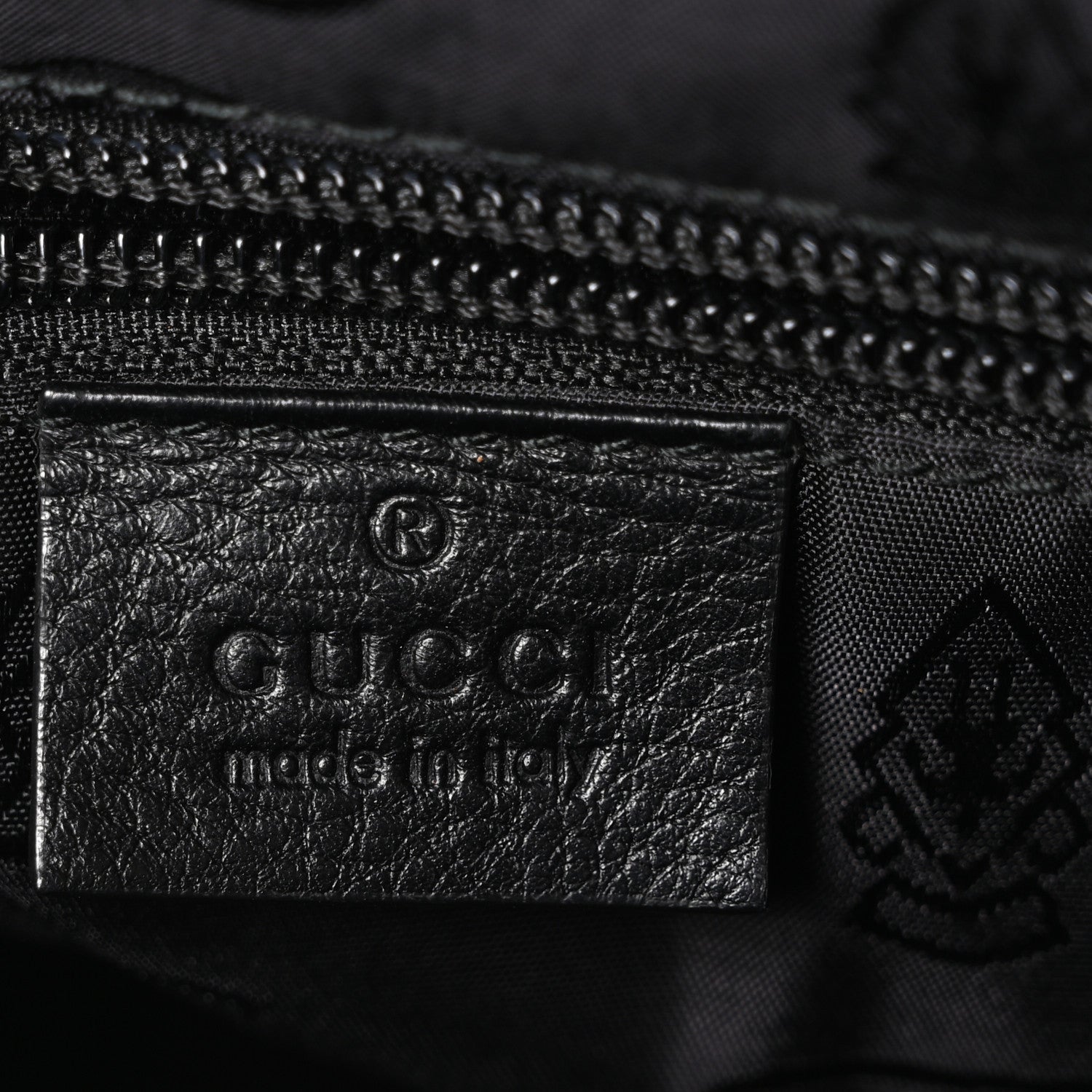 GCCIssima Flat Messenger Bag Black