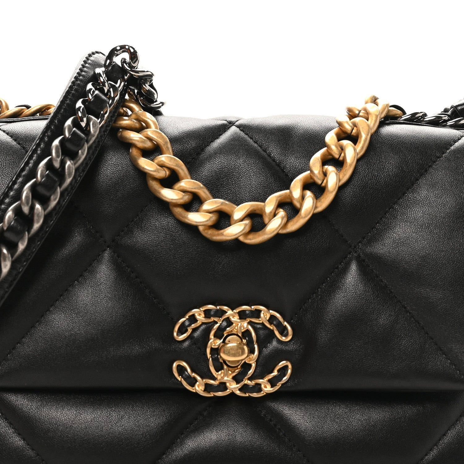 Lambskin Quilted Medium CHNL 19 Flap Black