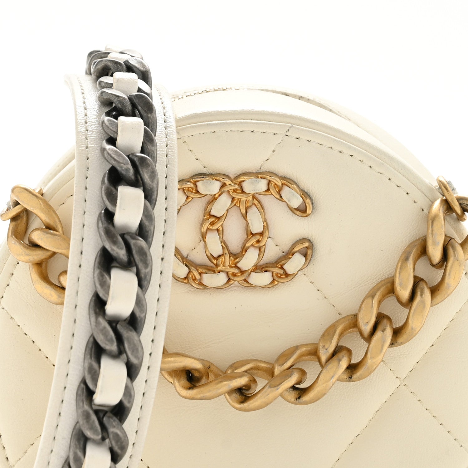 Lambskin Quilted CHNL 19 Round Clutch With Chain White