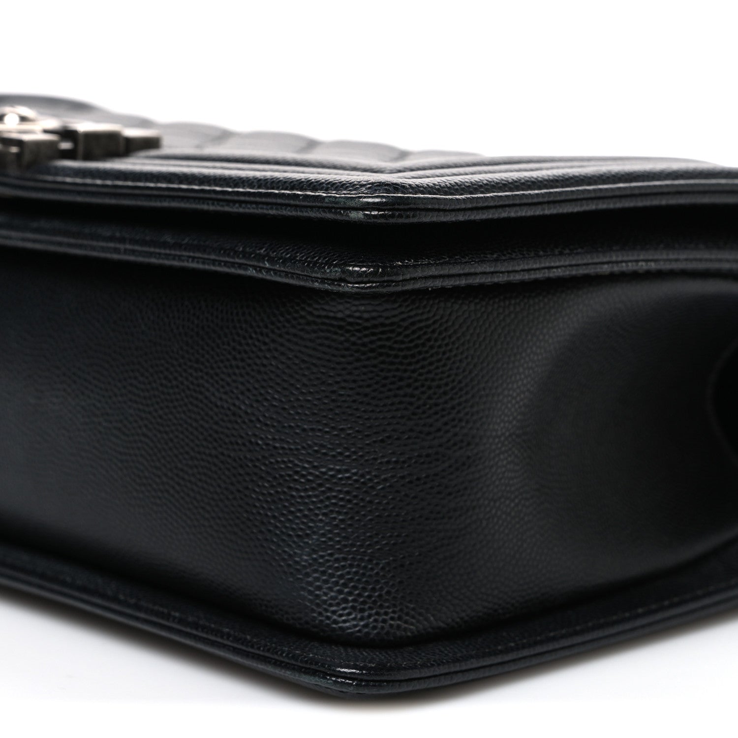 Caviar Quilted Medium Boy Flap Black